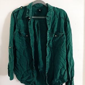 H&M dark green ruggish button up shirt